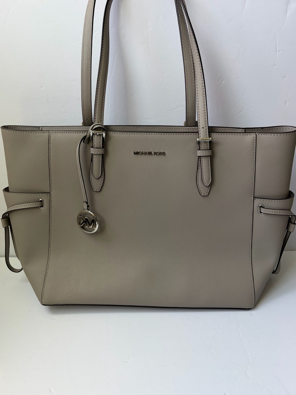 Michael Kors Voyager Medium/Large Saffiano Leather Tote in Pearl Grey